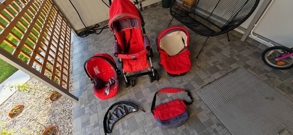 Vând căruț CHICCO 3IN1