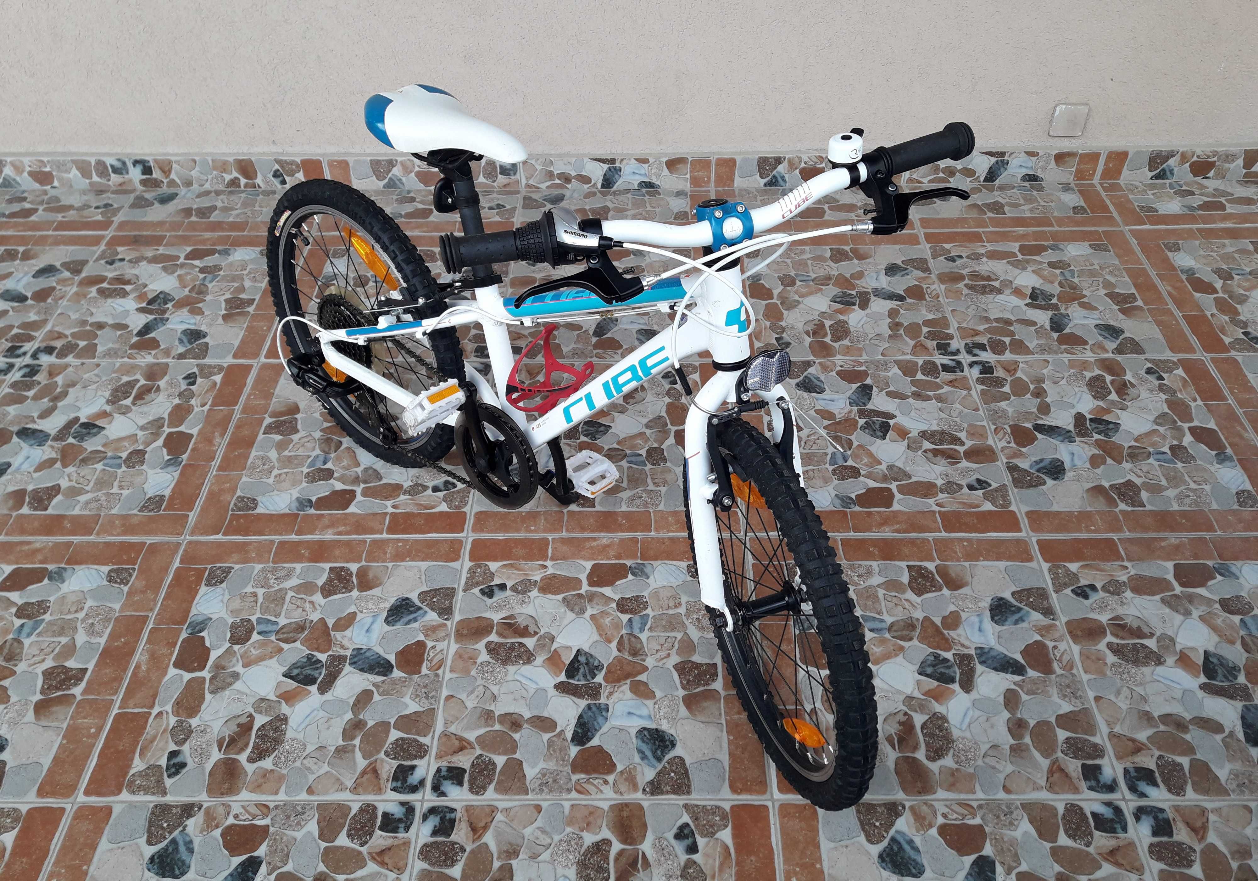 Bicicletă copii 20’ Cube KID Access 200 MTB, 7 viteze, ALUMINIU - albă
