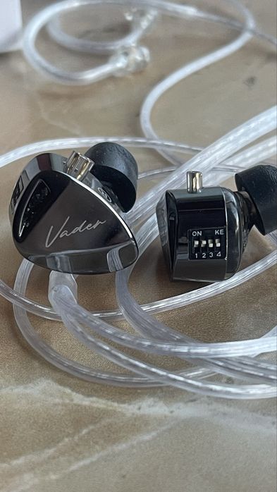 Casti KZ Vader sau Vader Pro - monitoare, casti in ear triplu dinamice