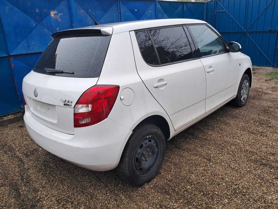 Skoda Fabia 2, haion cu luneta, bara spate, stopuri complete.