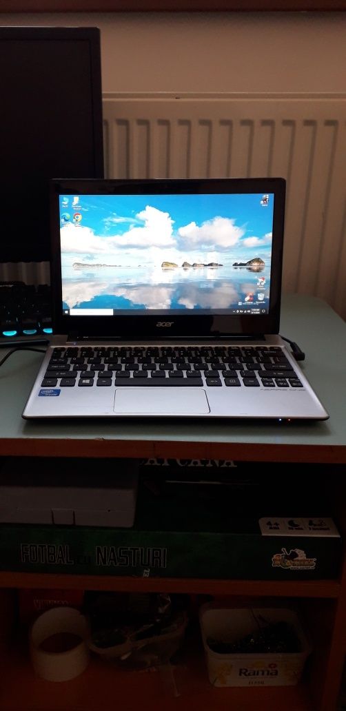 Laptop mini Acer Aspire One  AO756 , ssd 120 GB  , 4 GB RAM DDR3
