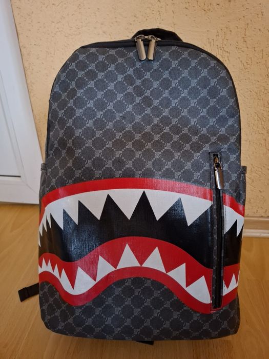 Ghiozdan BAPE ca nou