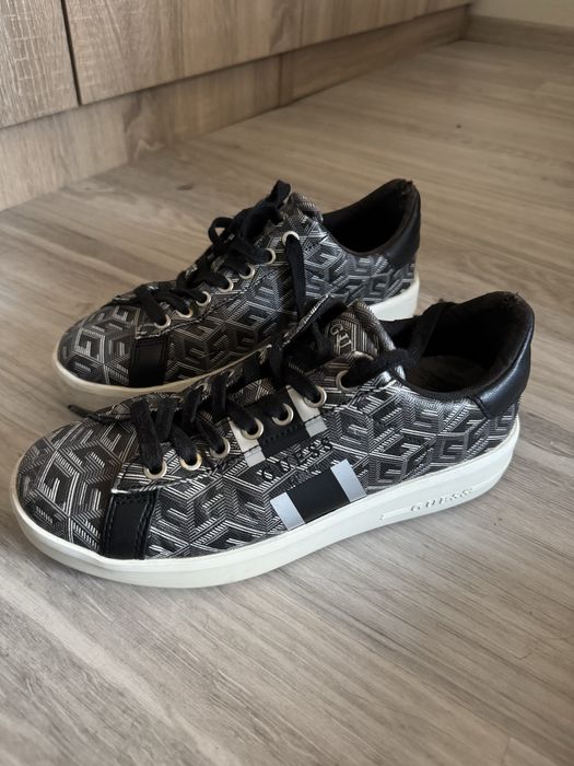 Черни обувки Guess