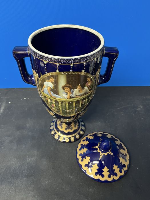 Винтидж,порцеланова,амфорна ваза Royal Limoges