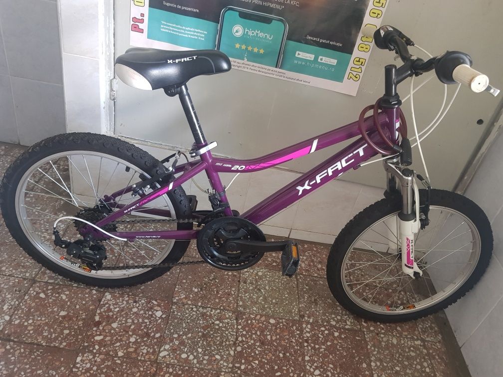 Bicicletă pentru fetiței