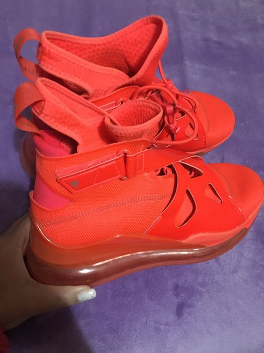 Adidasi Jordan portocalii