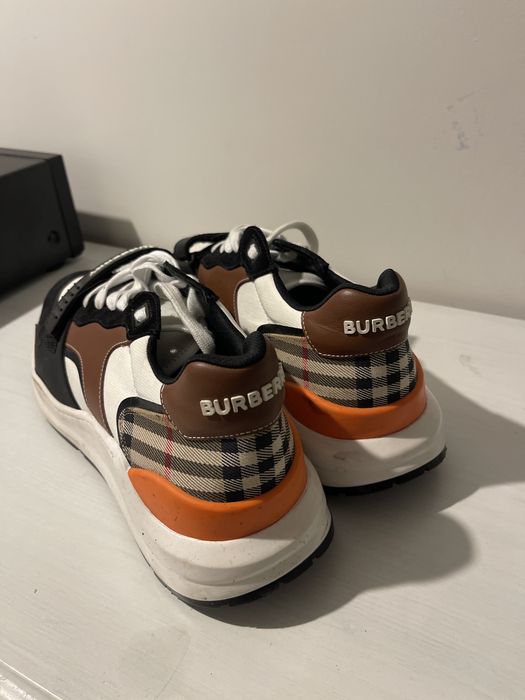 Adidasi Burberry