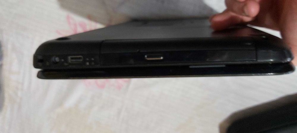 Продавам лаптоп 15.6 инча