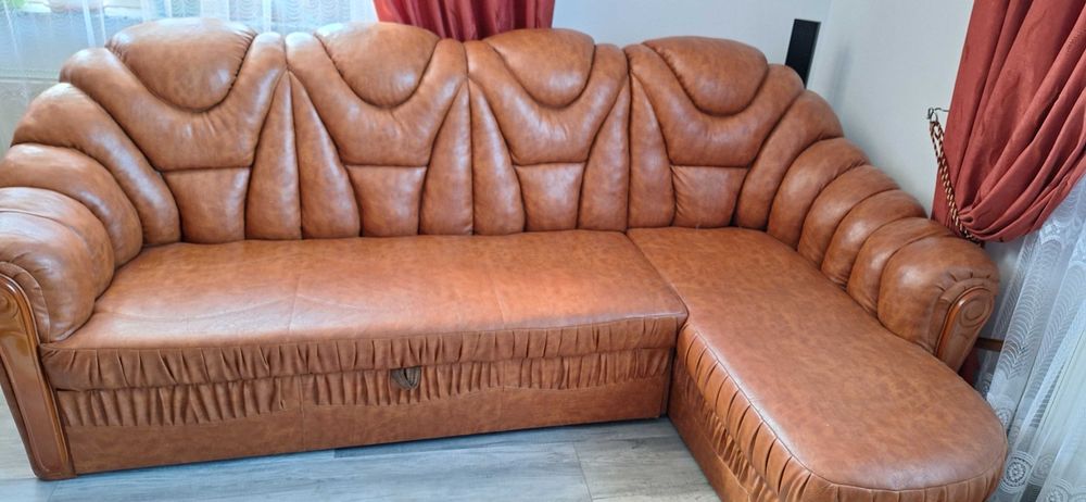 Colțar extensibil din piele ecologică, puțin folosit.