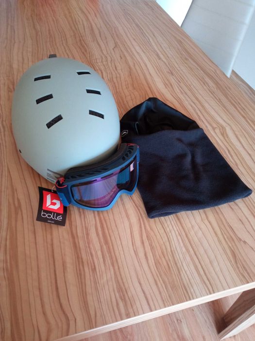 Каска, шал и очила за ски на Retrоspec.
