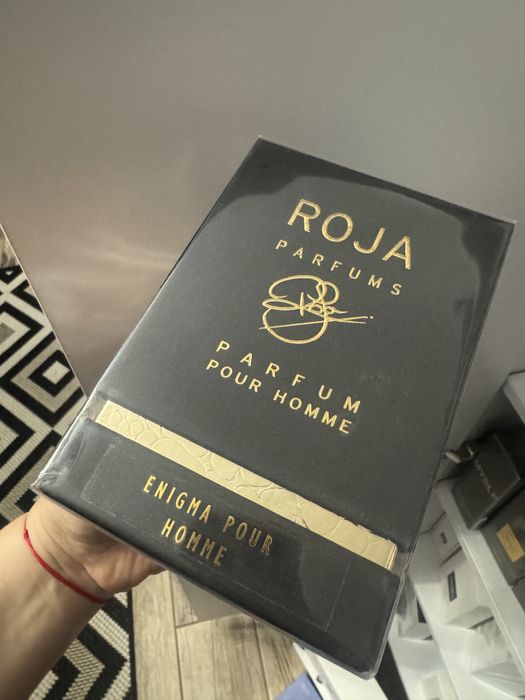 Roja enigma pour homme