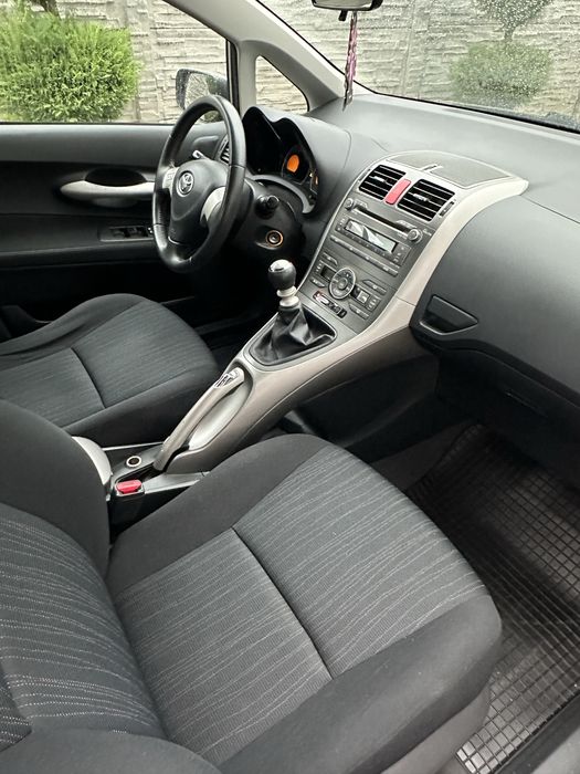 Toyota Auris 1.4 D-4D – 2009   90 CP