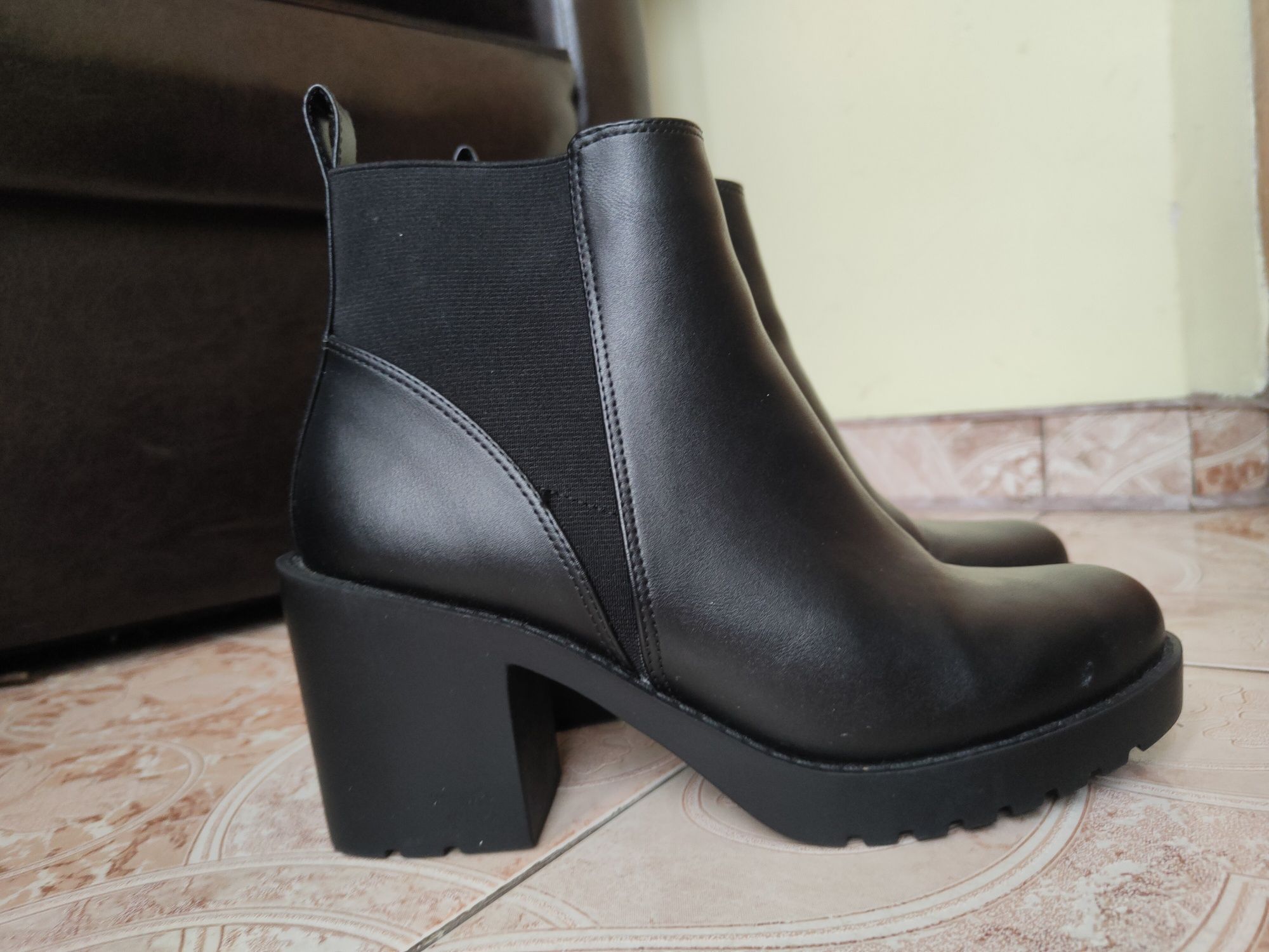 Ghete cu toc H&M
