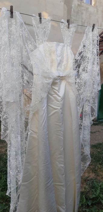 Vand rochie de mireasă