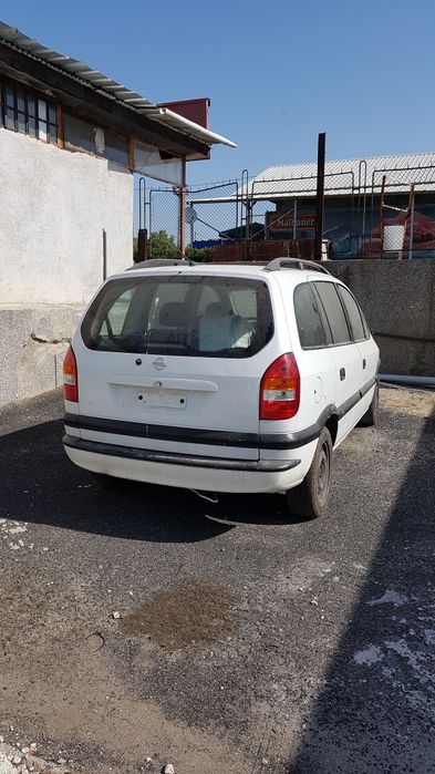 Продавам Опел зафира на части