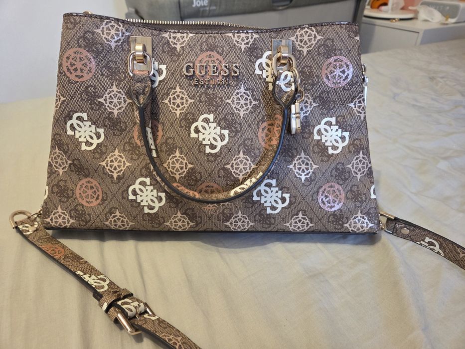 Чанта Guess с дълга дръжка