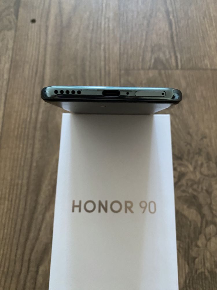 Honor 90 256гб в изумрудно-зеленом цвете. в отличном состоянии