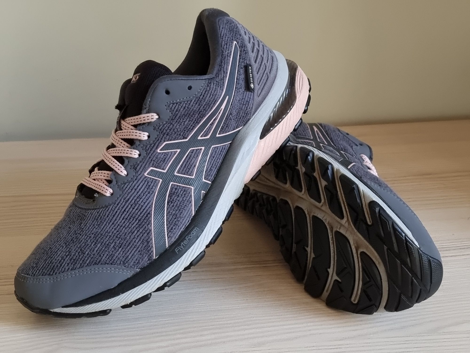 ASICS Gel-Cumulus 22 GTX спортни обувки 40,5 номер