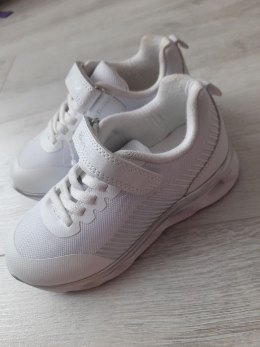 Детские кроссовки новые 28 размер