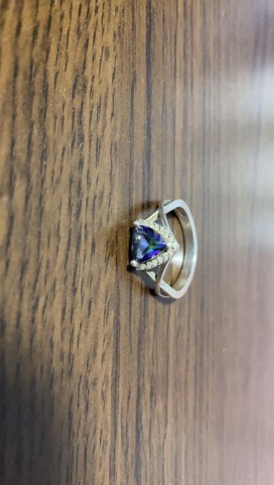 Inel de argint cu pietricică