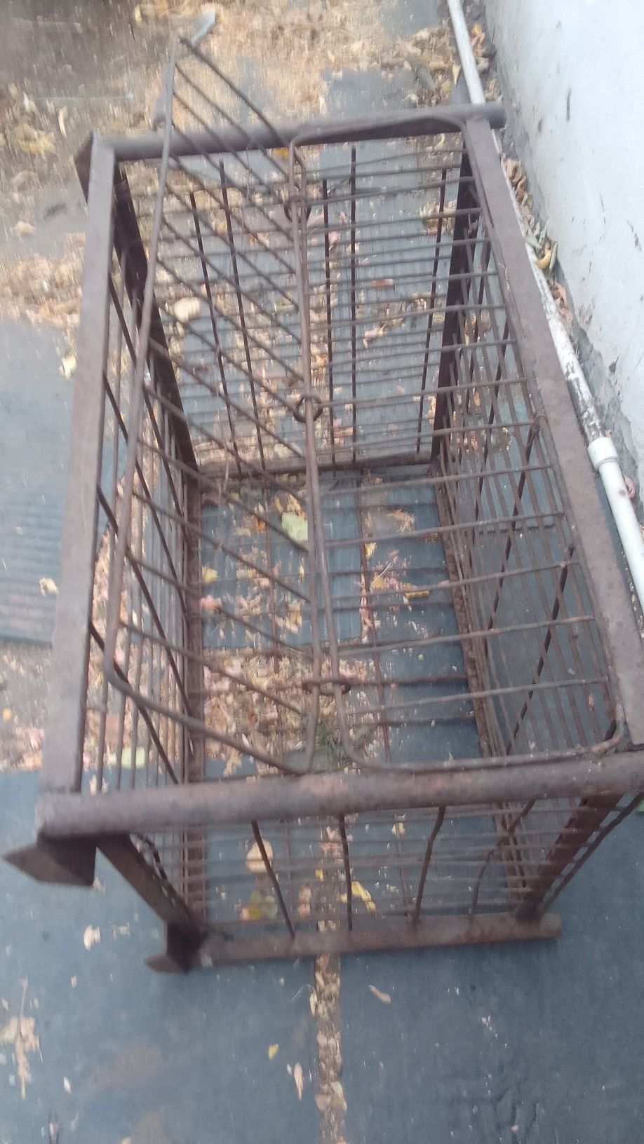 Продаю металлическую клетку