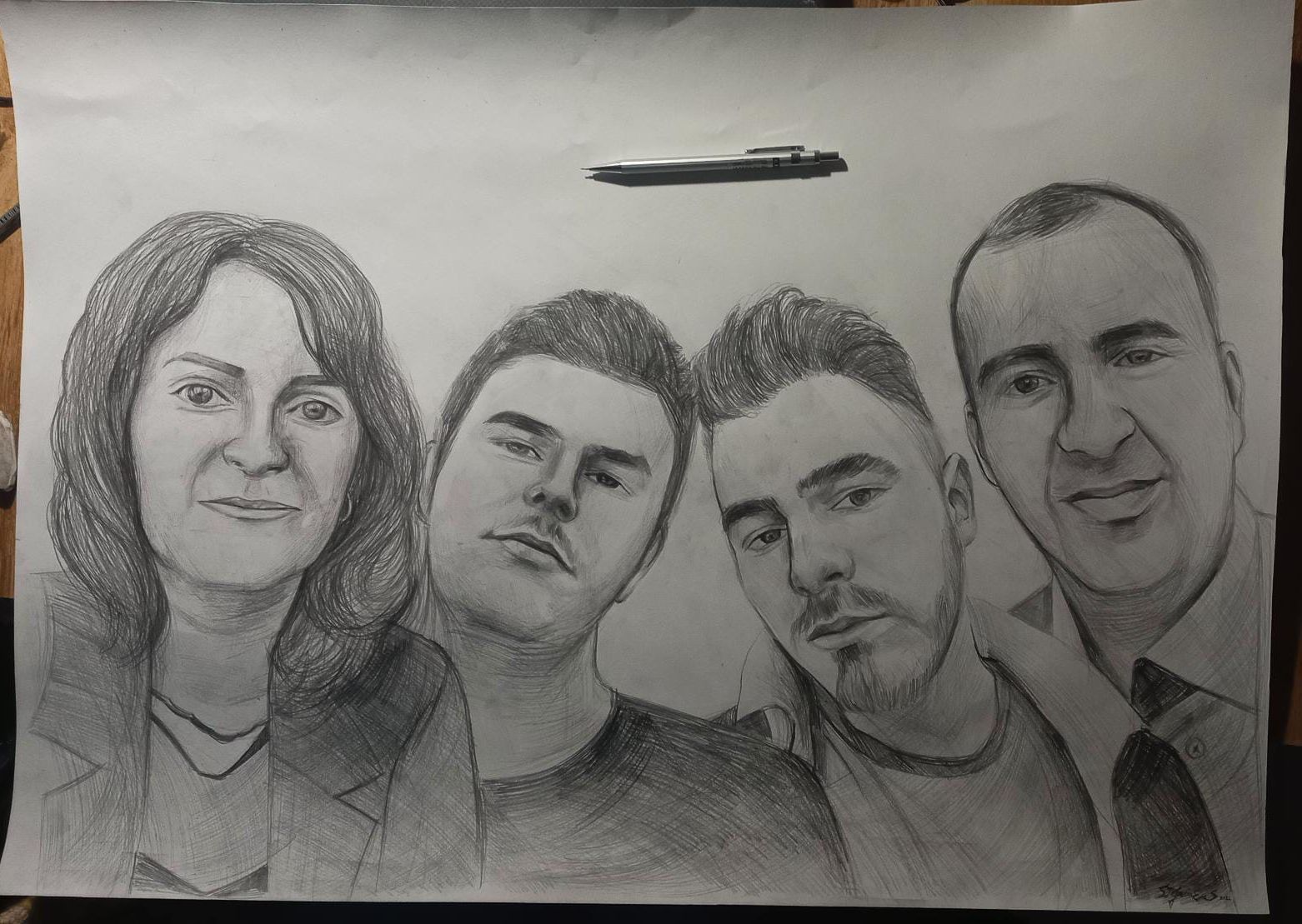 Realizez Portrete de familie, in creion, după fotografii diferite A4