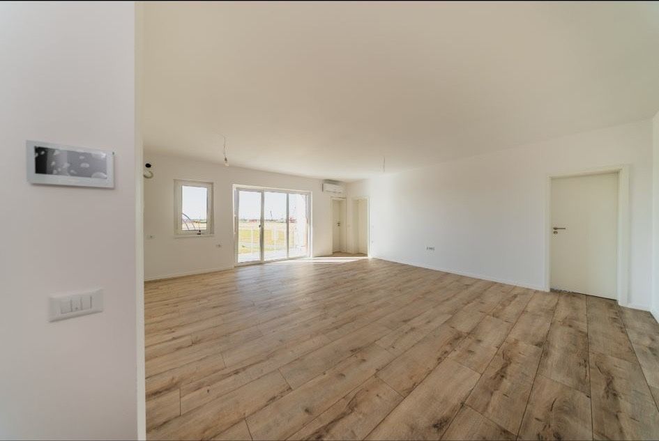 Închiriere spațiu multifuncțional (birou/studio) – Via Carmina, etaj 2
