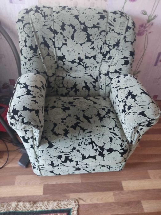 Продам 2 кресла в хорошем состоянии