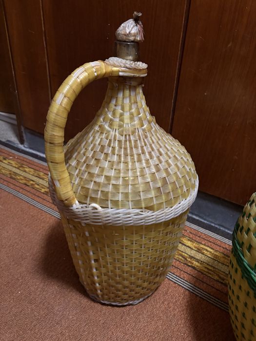 Продавам плетени и здрави дамаджани