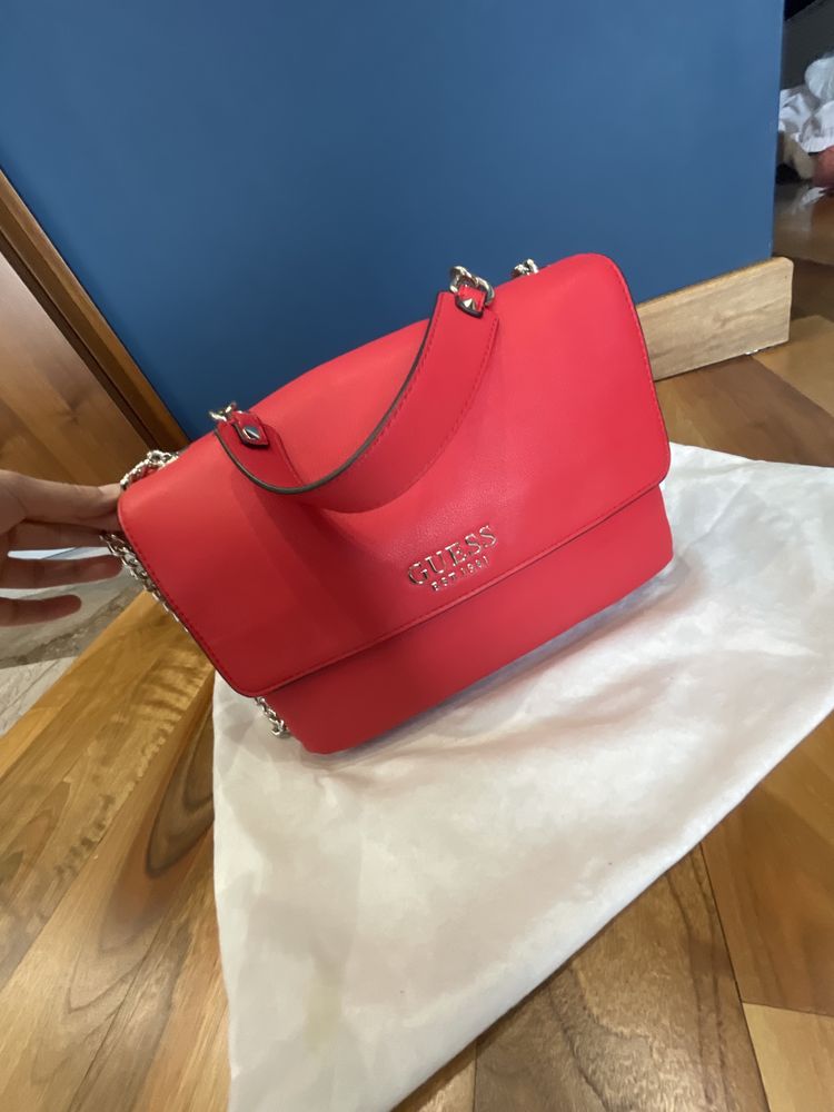 Дамска чанта Guess