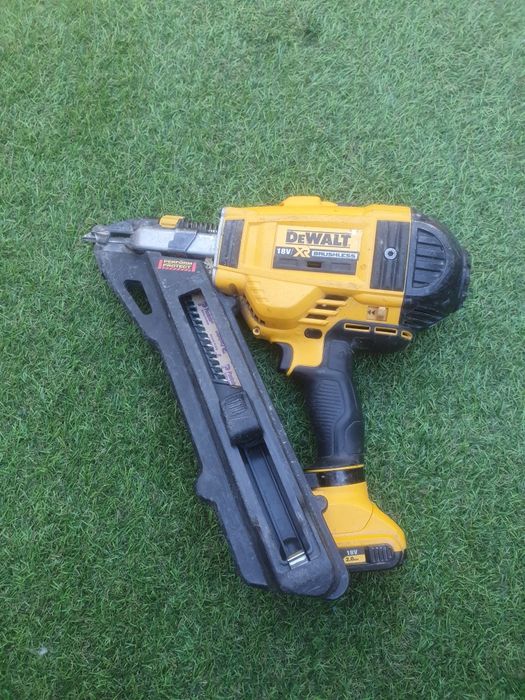 Pistol cuie dewalt dcn 694