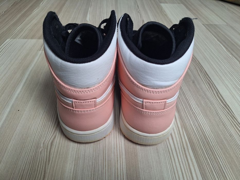 Air Jordan 1 Mid Limited Edition "Crimson Tint" marimea 42.5