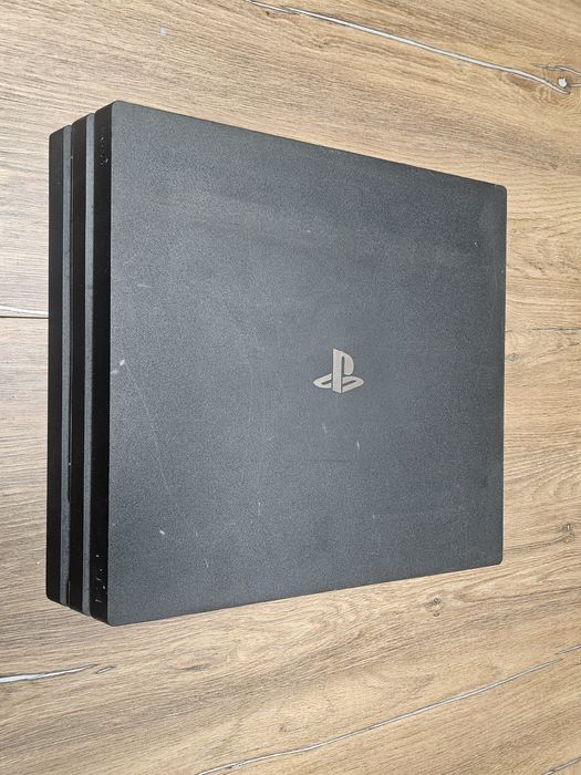Vand Ps4 PRO FW 9.00 modabil + 1TB ssd micron