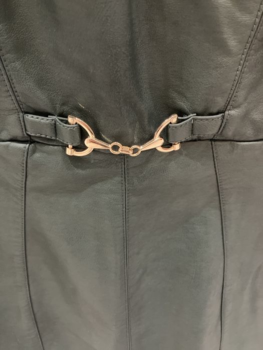 Тъмнозелена кожена рокля