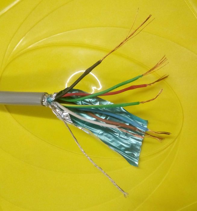 Кабель 7 жил диаметр по  0,51 мм  +1 +экран. Многопроволочный медный.