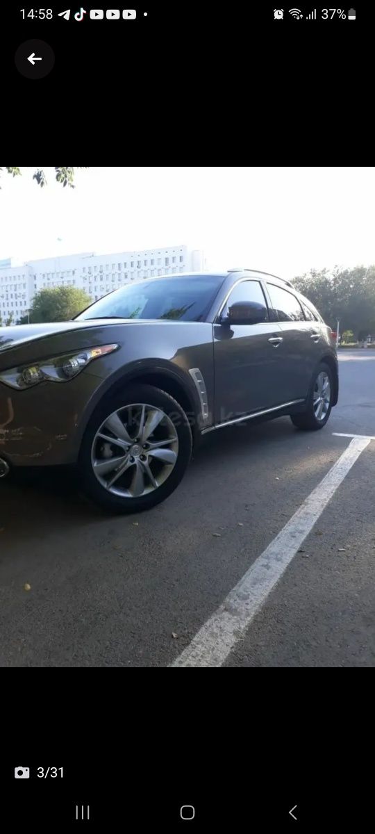 Машина Infiniti FX35