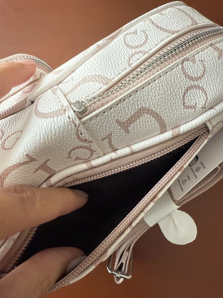 Нова, оригинална раница Guess