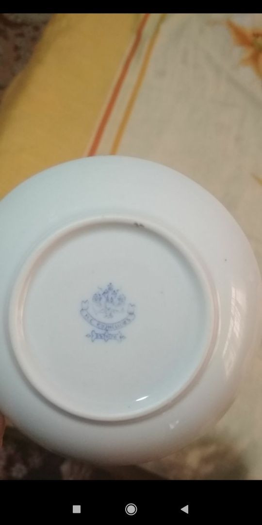 Чашка тарелкачаси билан