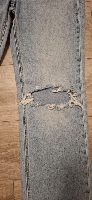 Blugi Stradivarius cu rupturi