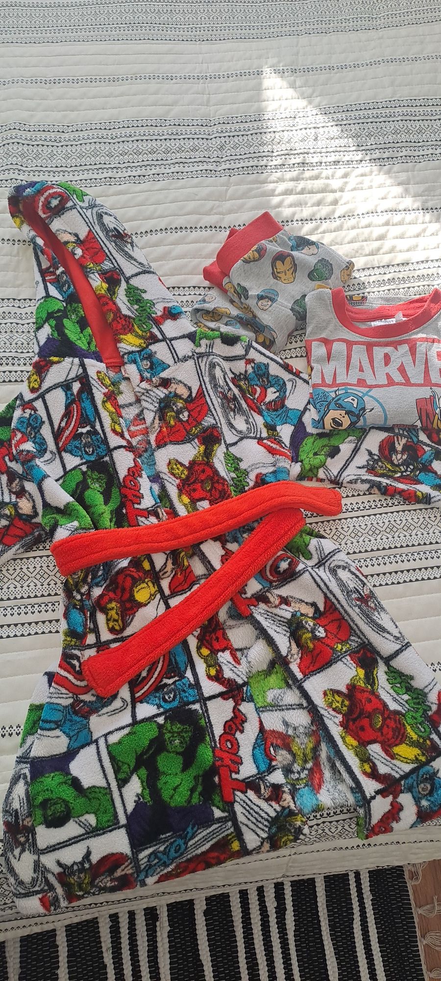 Halat și pijama Marvel 4 5 ani cadou papuci