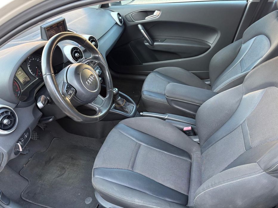 Audi A1 1,6 TDI 105 cp An 2011 panoramic