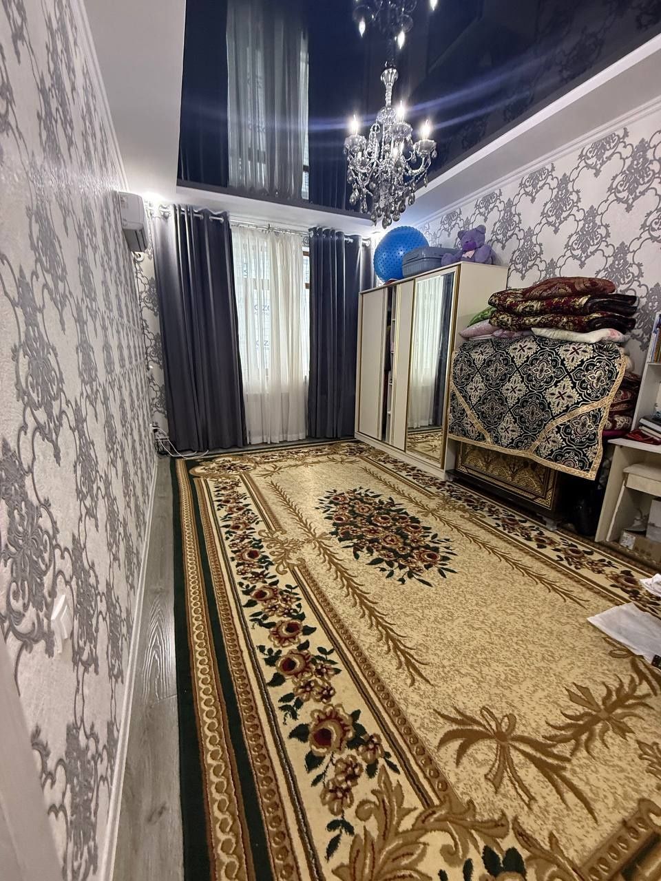1-xonali kv sotiladi. 27500$