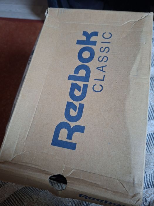 Vind adidași Reebok mărimea 36-37 nefolosit nou