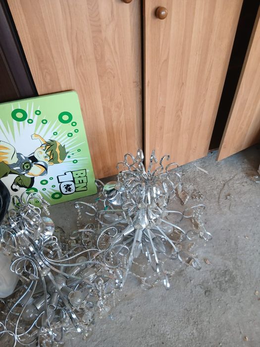 Люстра в хорошем состоянии