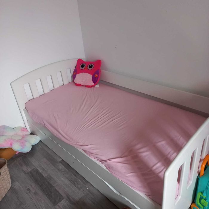 Pat copii cu saltea + sertare + barieră detașabilă