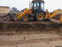 Închiriez buldoexcavator pentru excavări eficiente