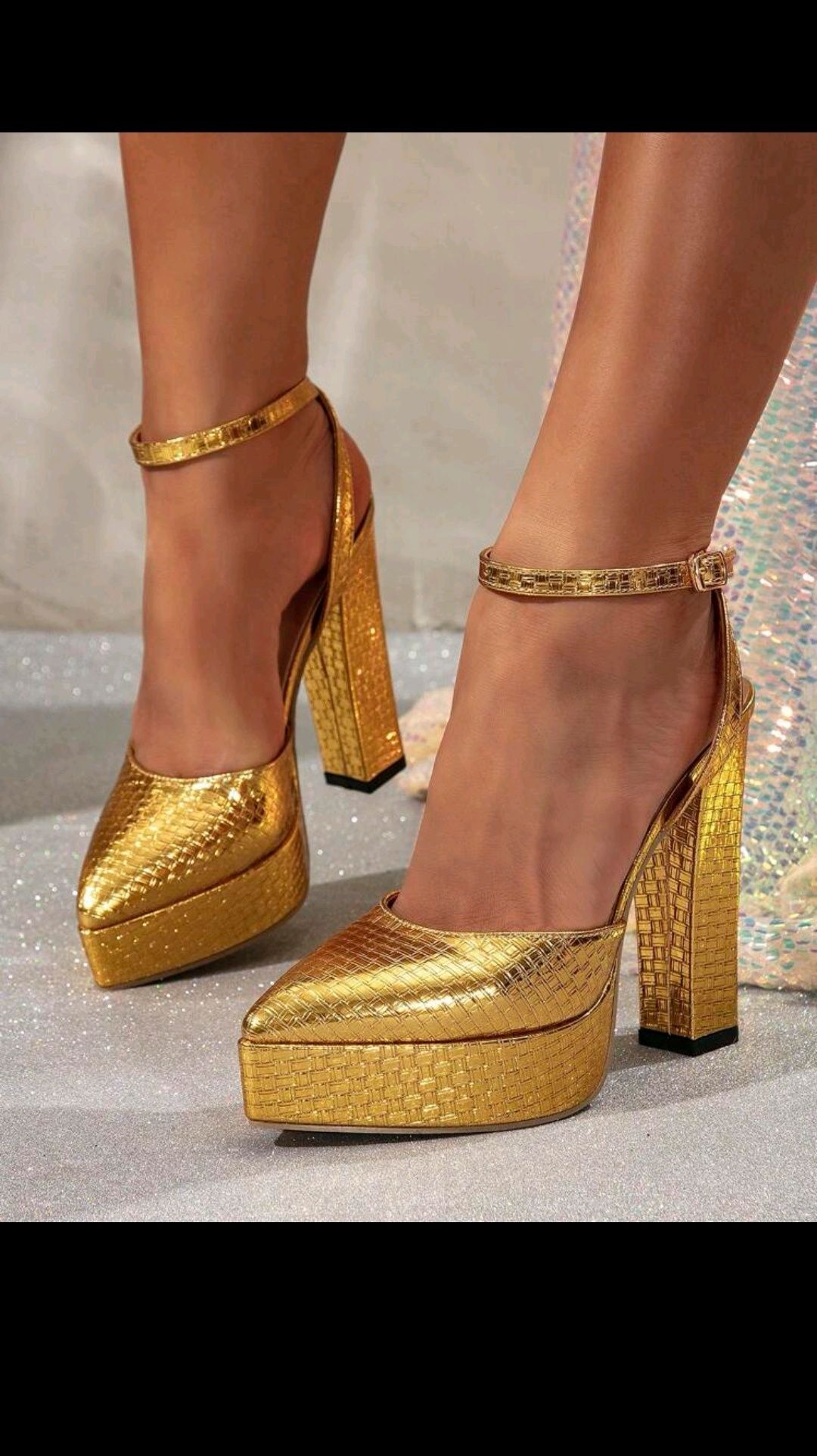 Pantofi aurii cu platforma