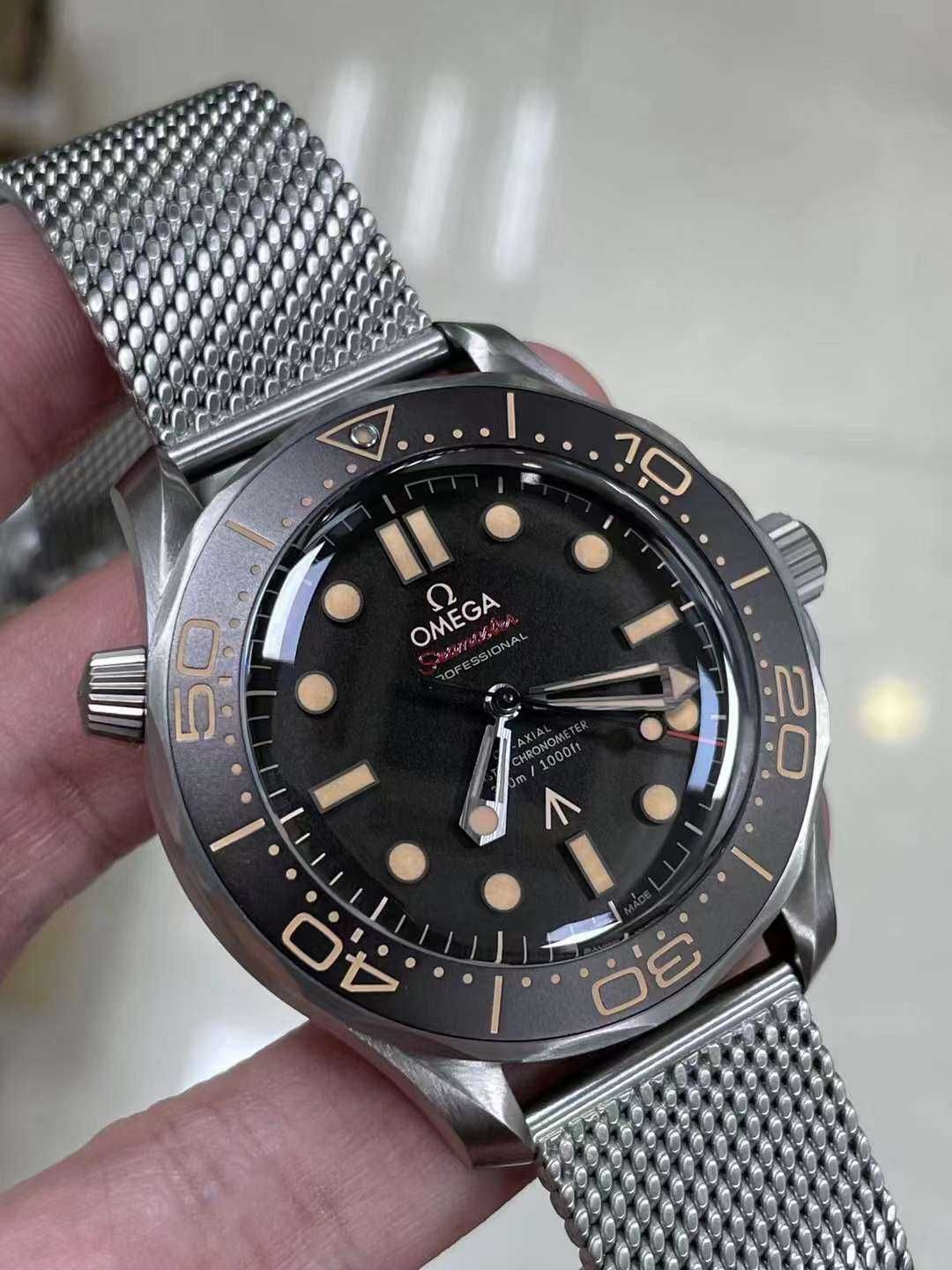 Часовници Omega Seamaster 007  Diver 300M