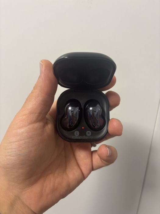 Samsung Buds слушалки