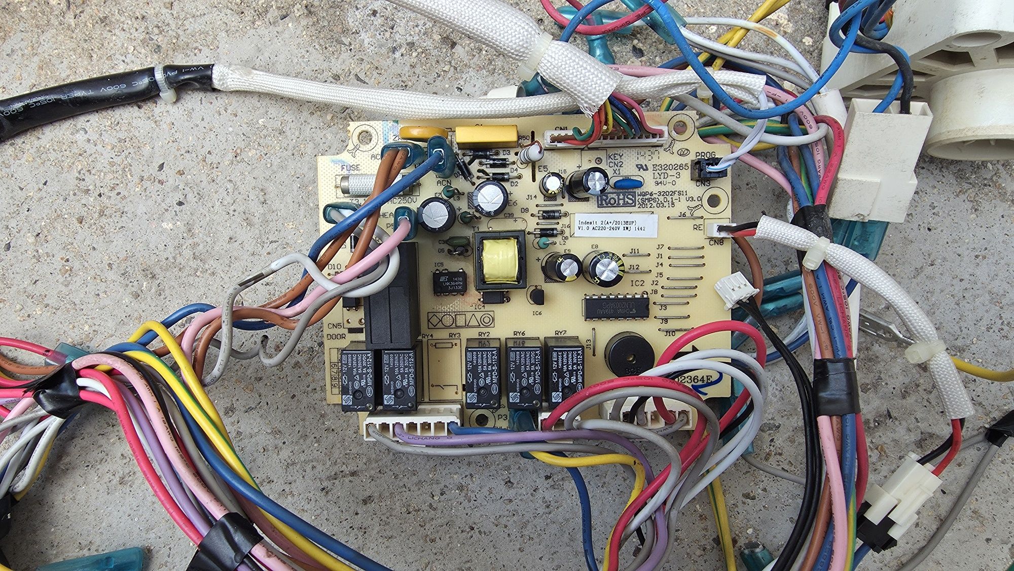 Продавам части за съдомиялна Hotpoint Ariston